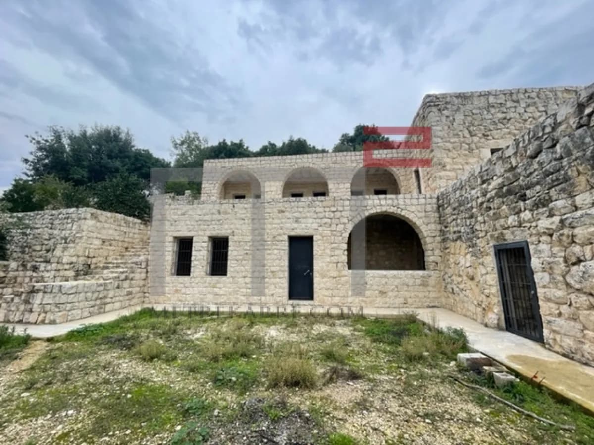 Villa for Sale in Jrane
