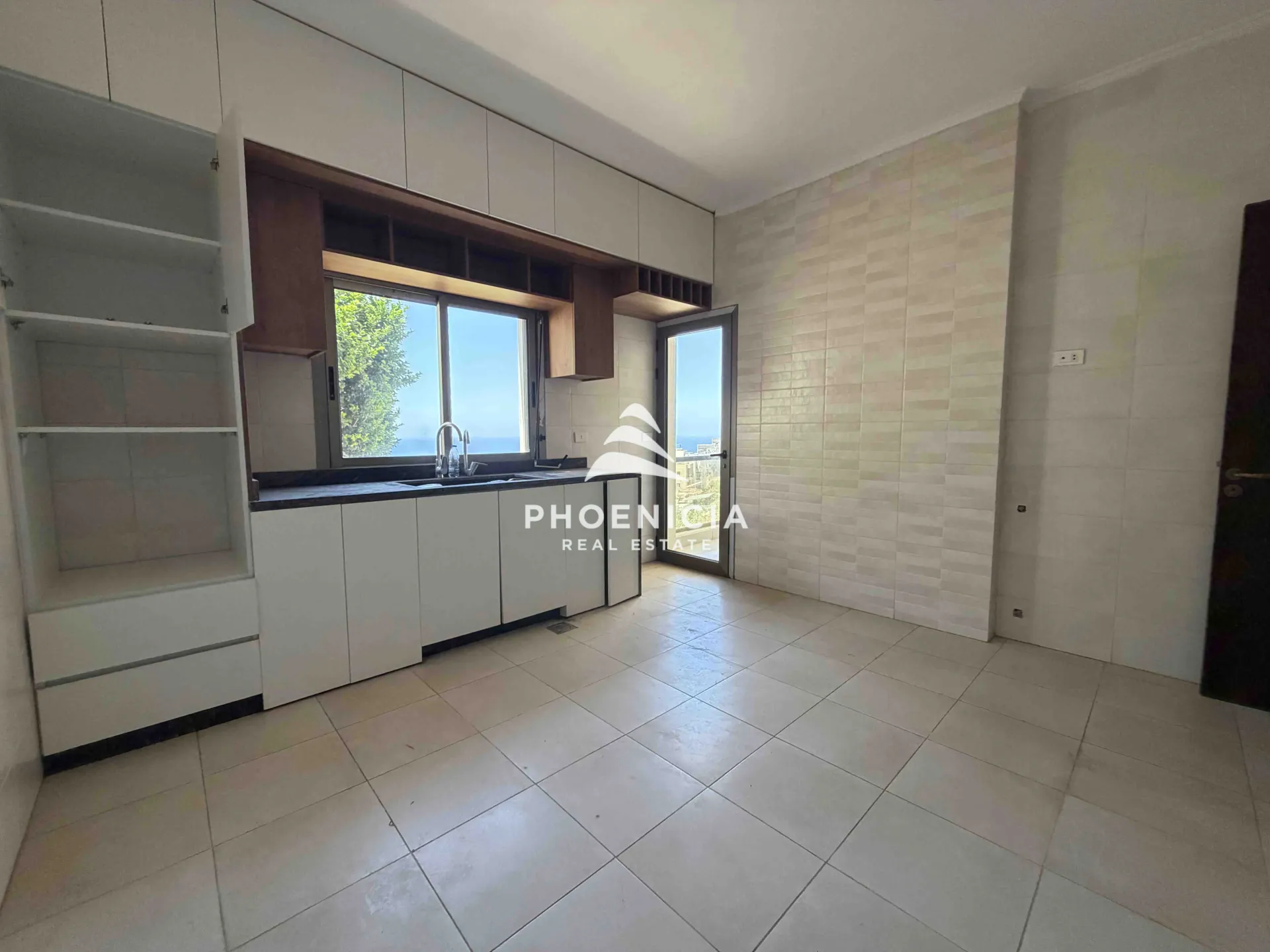 Apartment for sale in Amchit, Lebanon — photo 4