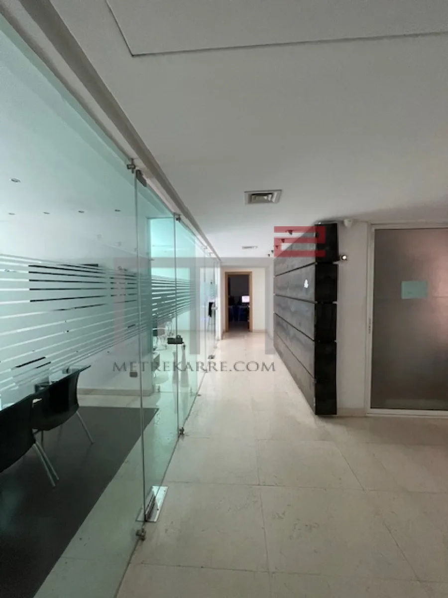 Office for Sale in Furn El Hayek — photo 1