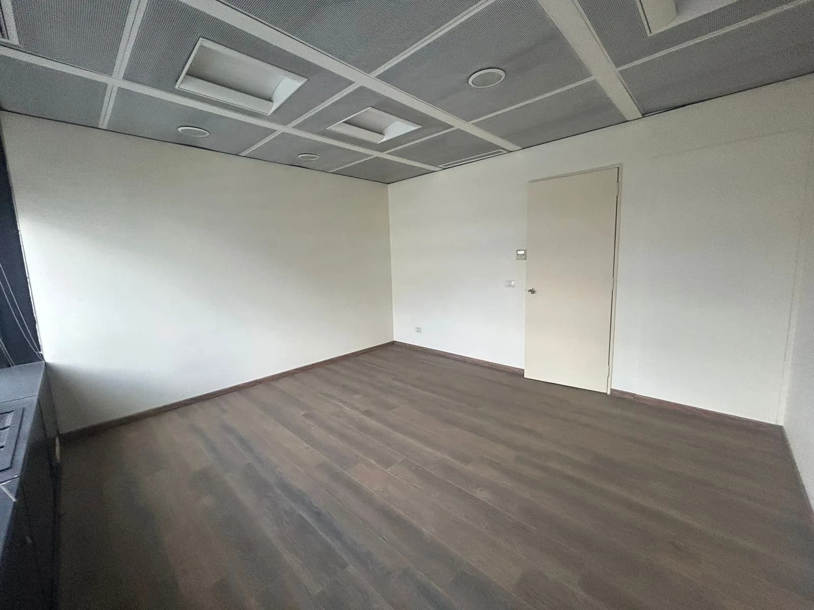 Office for rent in Hamra, Beirut, Lebanon — photo 3