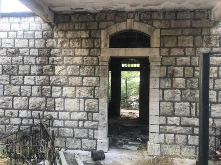 Old House with Land for Sale – Dhour El Choueir