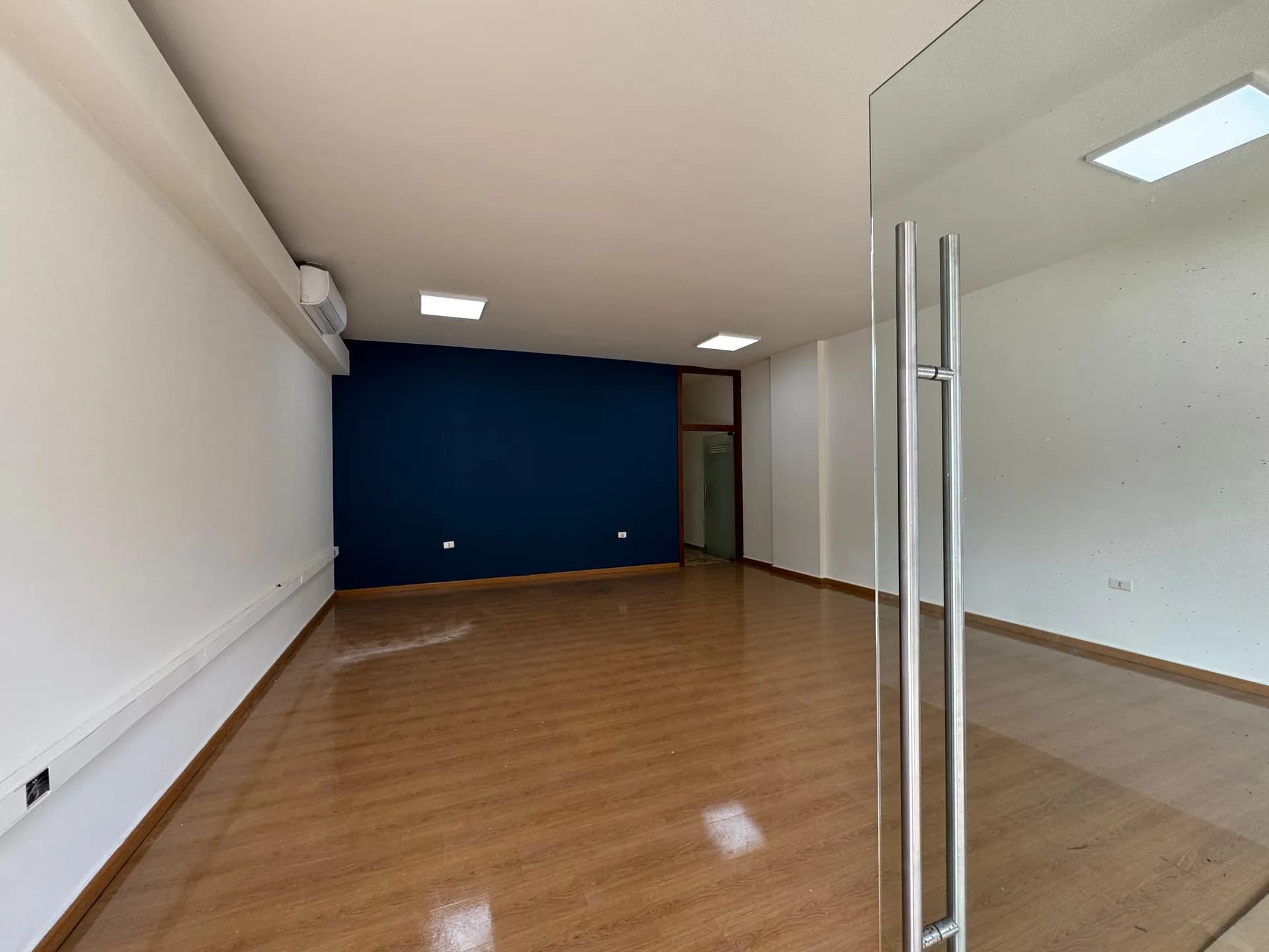 Shop for sale in Mansourieh