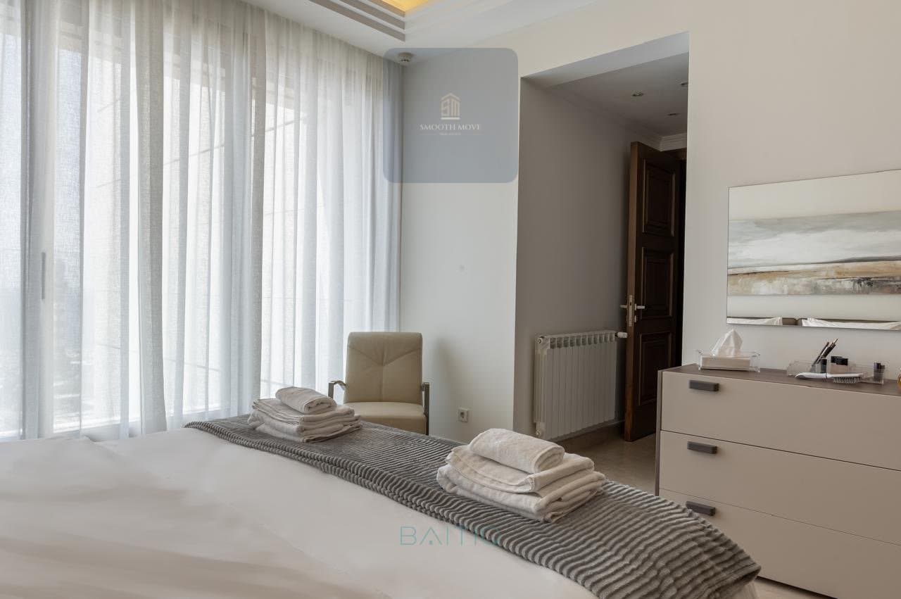 Chic Apartment For Sale in Ain Al Mraiseh, Beirut — photo 3