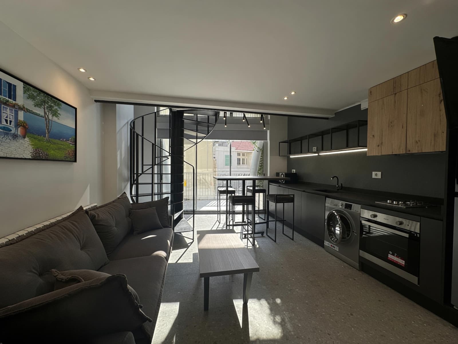 Contemporary One-Bedroom Residence in Gemmayzeh — photo 2
